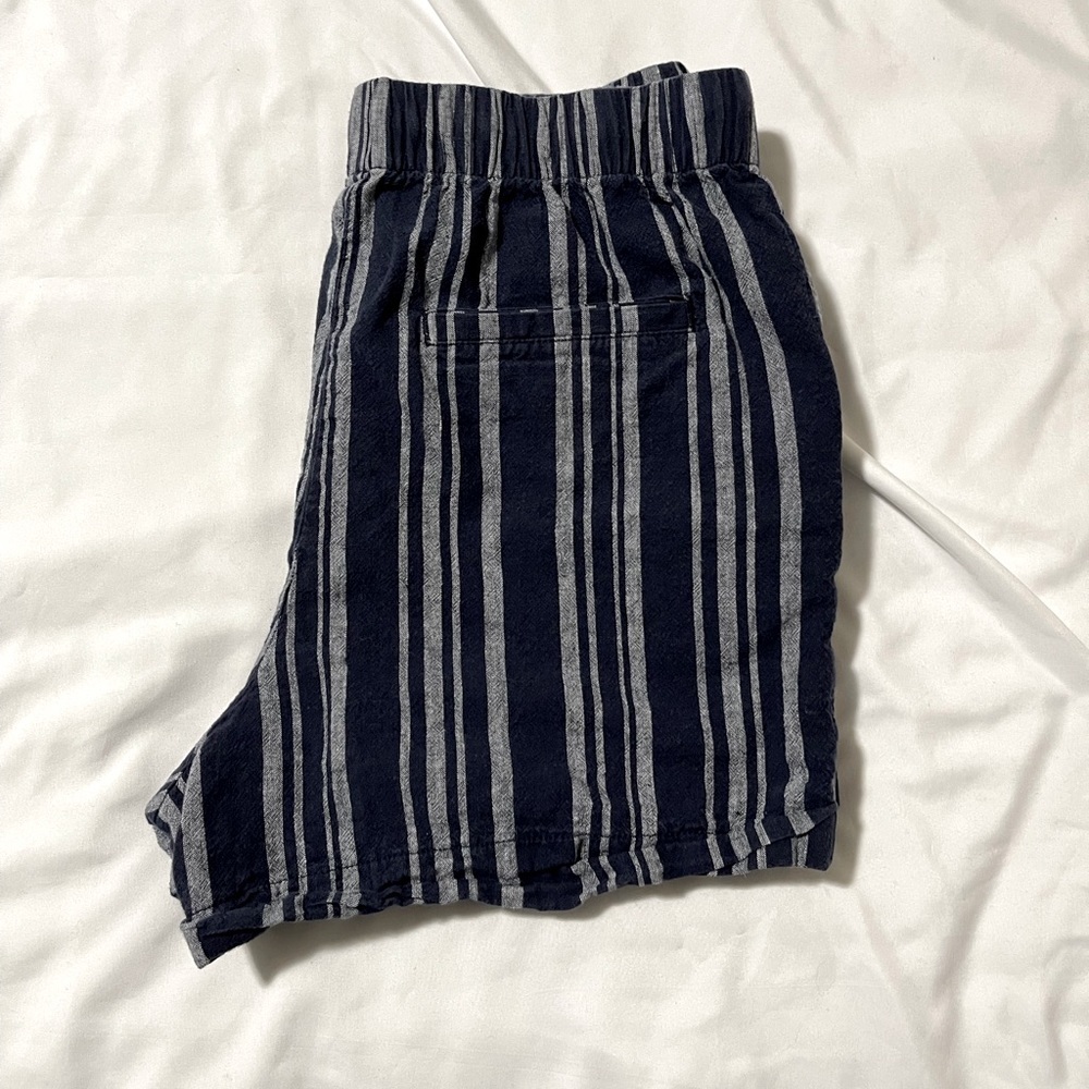 Uniqlo blue stripe short - Picture 2 of 2